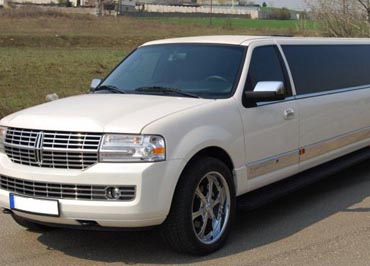 16 Pax Navigator SUV Limo